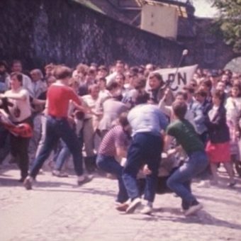 Jeszcze w połowie lat 80. za działalność opozycyjną groziły wieloletnie wyroki więzienia. Na zdjęciu manifestacja KPN (1987).