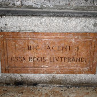 Grobowiec Liutpranda w San Adriano w Pawii.
