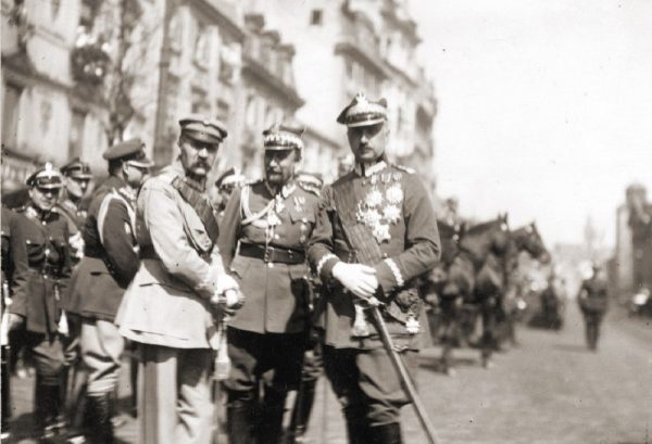 W panteonie polskich "bogów wojny" znaleźli się między innymi marszałek Piłsudski (z lewej) oraz generał Rozwadowski (w środku).