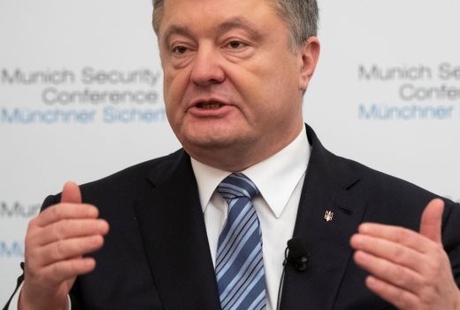 Prezydent Ukrainy Petro Poroszenko prowadzi obecnie kampanię przed drugą turą wyborów prezydenckich (na zdj. przemawia podczas tegorocznej Monachijskiej Konferencji Bezpieczeństwa).