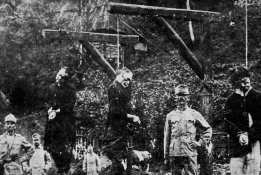 Tysiące Ukraińców trafiło do obozu koncentracyjnego Talerhof. Na zdjęciu egzekucje przeprowadzona przez austriackich strażników.