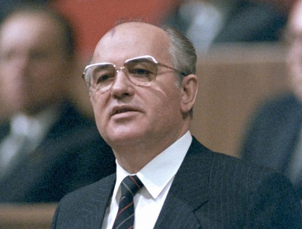 Michaił Gorbaczow stał się symbolem odgórnej rewolucji w ZSRR.