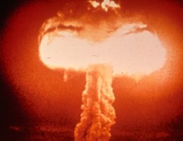 Prowadzone w okresie zimnej wojny testy atomowe były destrukcyjne dla środowiska naturalnego. Niedawno ukazały jednak swoją ukrytą "zaletę" - mogą pomóc naukowcom w identyfikowaniu fałszerstw dzieł sztuki.
