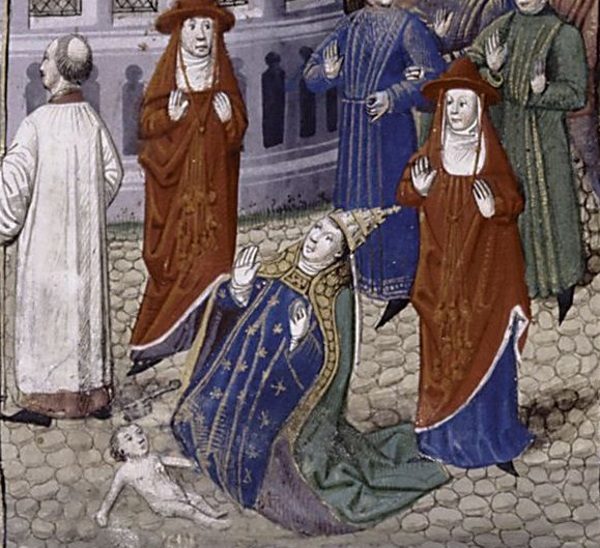 Zgodnie ze średniowiecznymi opowieściami kobieta miała również zasiadać na papieskim tronie. Płeć papieżycy Joanny wyszła na jaw, gdy niespodziewanie urodziła dziecko.