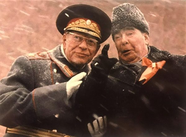 Leonid Breżniew (na zdj. z Dmitrijem Ustinowem) chciał pokazać polskim komunistom, jak należy rozprawiać się z wrogami systemu.
