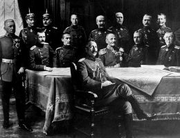 Początkowo niemieckie władze z Wilhelmem II na czele były przeciwne wykorzystywaniu sterowców do siania podniebnego terroru wśród cywilów
