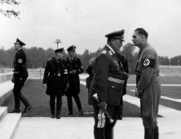 Gdy Hess, druga osoba w NSDAP, zapytał swego Führera, czy ten nadal chciałby pokoju z Wielką Brytanią, tak jak pisał w „Mein Kampf”, ten odpowiedział, że owszem.