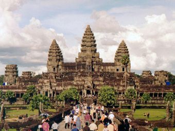 Angkor Wat w Kambodży, widziana od zachodniego wejścia. Autor: Manfred Werner, CC BY-SA 3.0