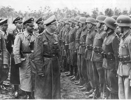 Niemcy proponowali Szendrukowi m.in. objęcie na wiosnę roku 1943 funkcji szefa sztabu 14 Dywizji Grenadierów SS (na zdj.), odmówił.
