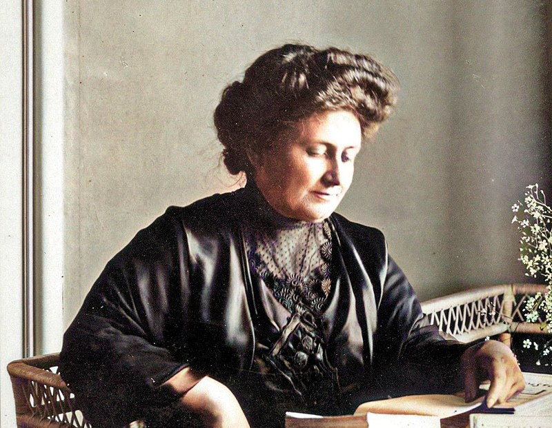 Maria Montessori do dziś jest uważana za jedną z kluczowych osób w rozwoju pedagogiki i nauczania wczesnoszkolnego