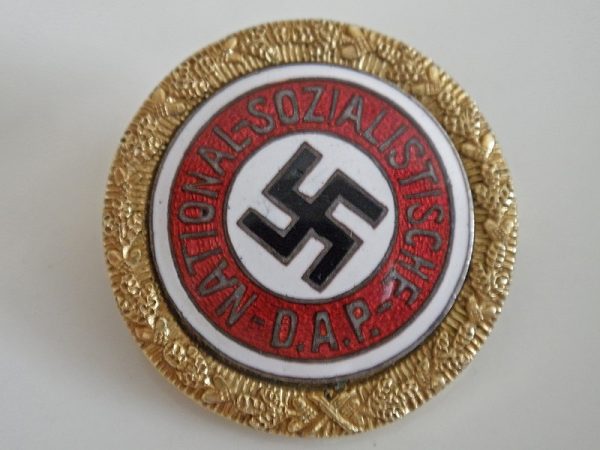 Stephanie za swoje zasługi otrzymała Złoty Medal Partii Nazistowskiej