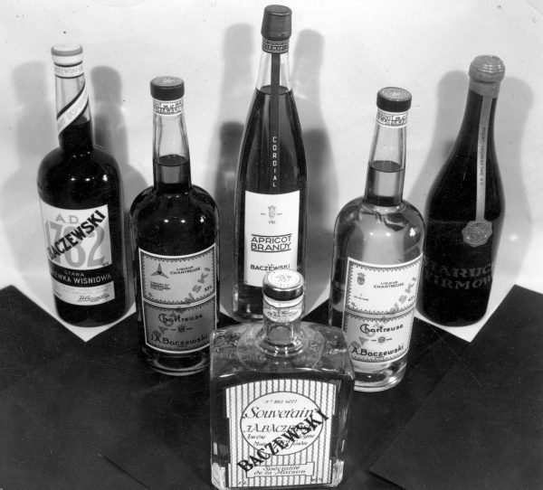 Wódkę Baczewskiego pijał między innymi Jan Karski. Na zdjęciu produkty oferowane przez Baczewskiego przed wojną. Kilka lat temu marka wróciła do Polski.