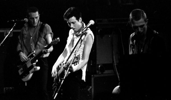 The Clash byli bardziej politycznie ukierunkowani i „poważniejsi” od większości podobnych im zespołów