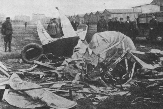 Egzemplarz prototypowy w czasie oficjalnego lotu pokazowego rozbił się na oczach marszałka Józefa Piłsudskiego.