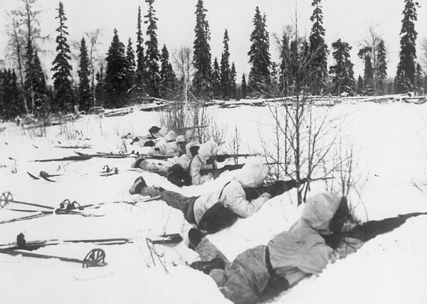 Żołnierze fińscy przyjęli taktykę unikania otwartej bitwy. Zamiast tego prowadzili wojnę partyzancką.
