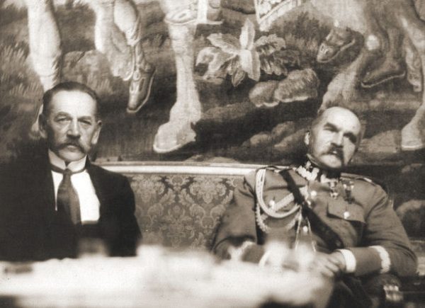 Na czele gabinetu stanął socjalista blisko związany z Piłsudskim – Jędrzej Moraczewski.