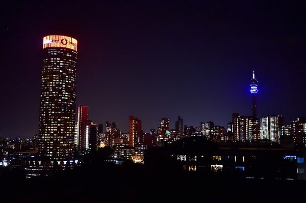 Współczesna panorama Johannesburga z górującym odrestaurowanym New Ponte.